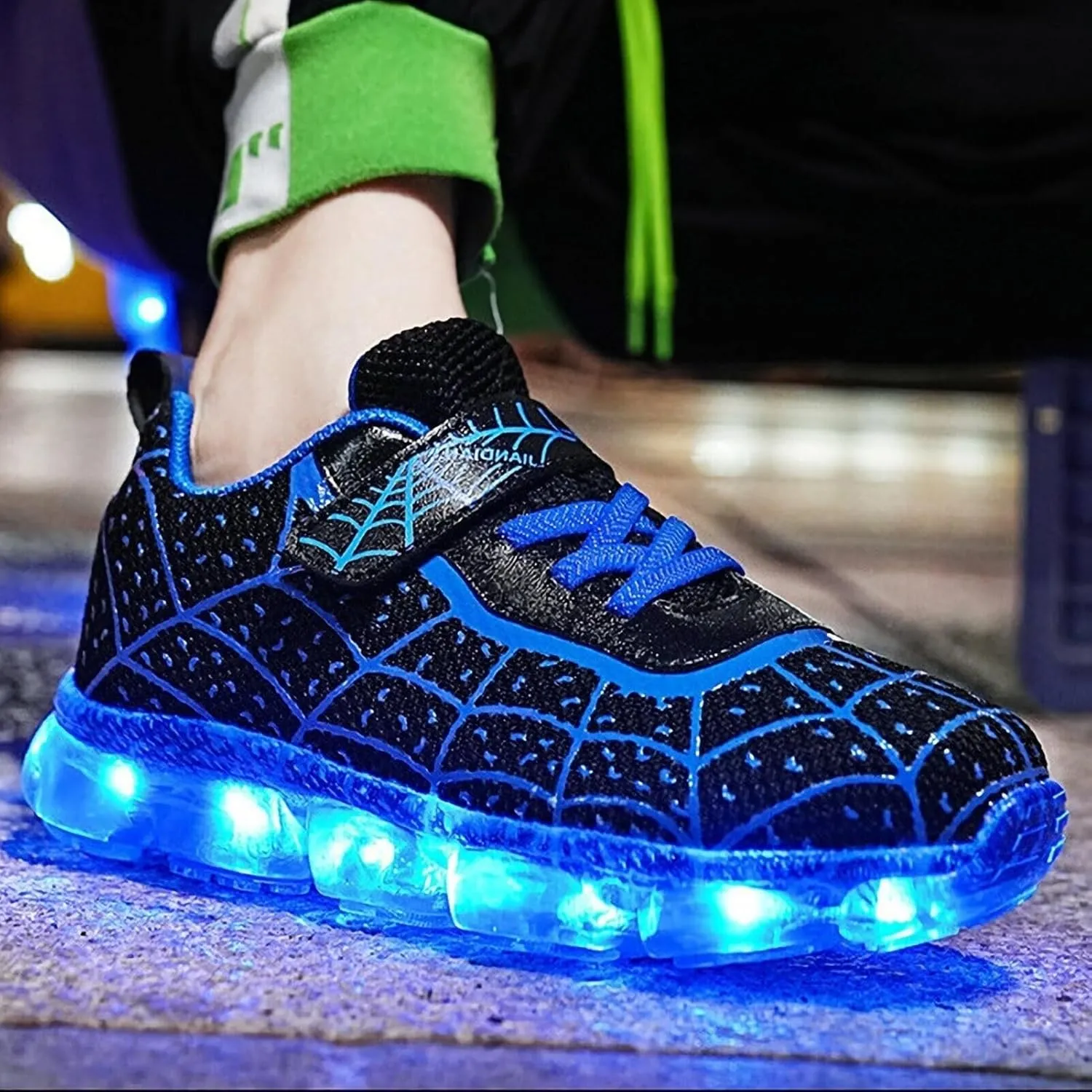 Kids LED Shoes Boys Girls Light Up Trainers Children USB Charging Flashing Sneakers Gift for Birthday Halloween Xmas
