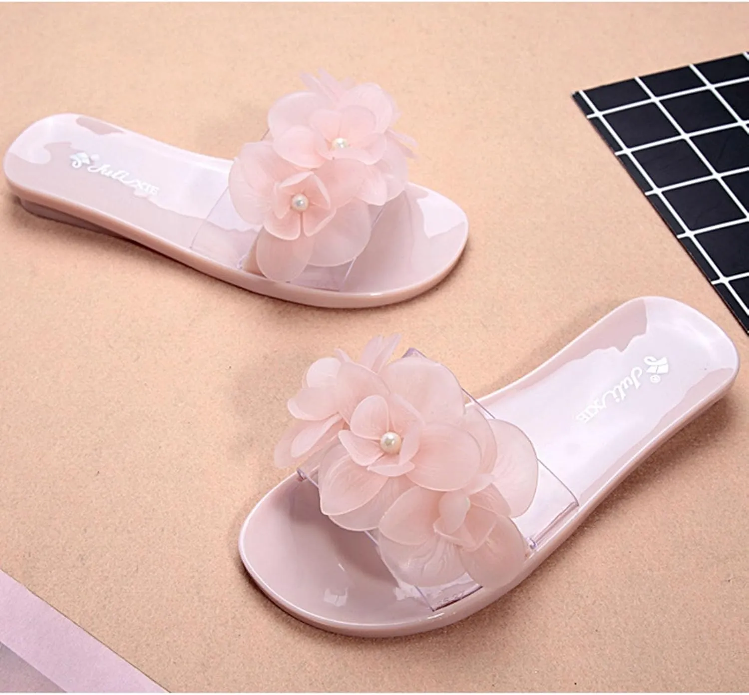 Women's Fashionable Flat Bottomed Transparent Outer Wearing Jelly Sandals Summer Fashion Flower Crystal Beach Slippers